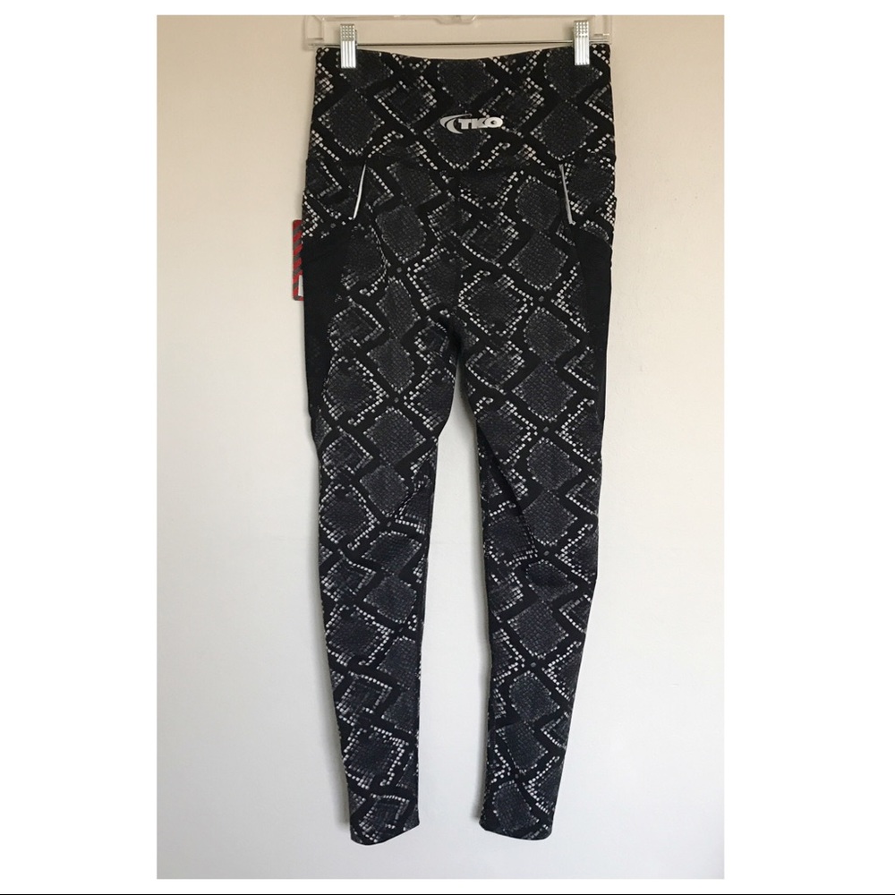 TKO Black/Gray Snake Print Capri Leggings Size Large NEW Compression Activewear - Picture 4 of 12
